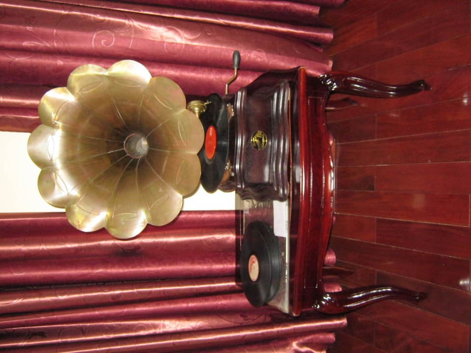  Gramophone in Chaplin suite Hotel Saigon Morin