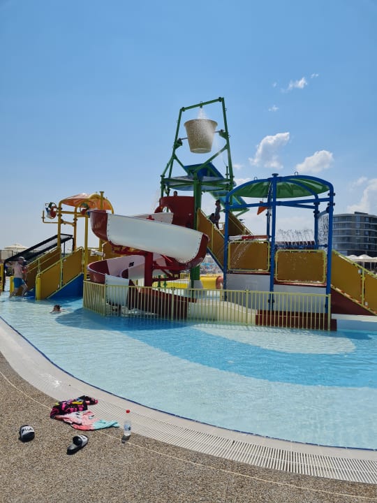 Pool Wave Resort