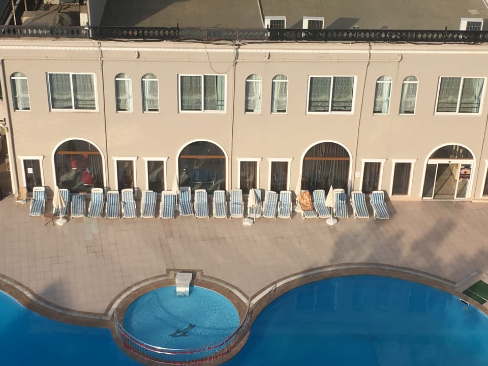 Pool Larina Resort Spa & Hotel