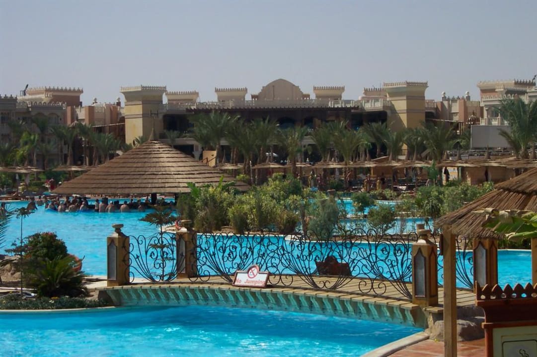 Blick vom Pool auf die Poolbar Pickalbatros Palace Resort
