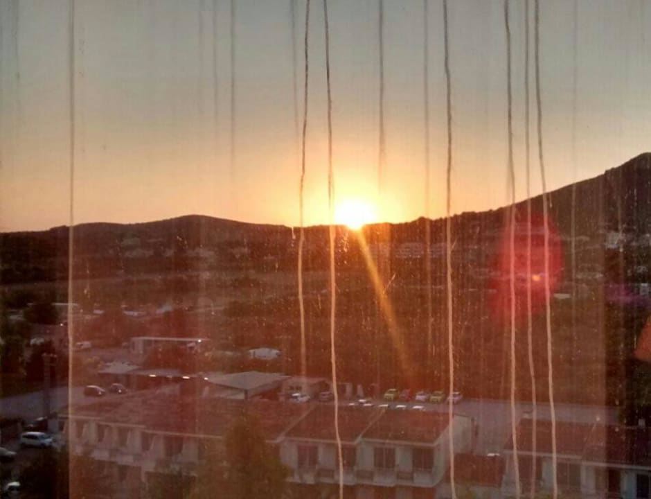 Getrüpte Aussichten durch dreckige Scheiben Hipotels Said  Hotel
