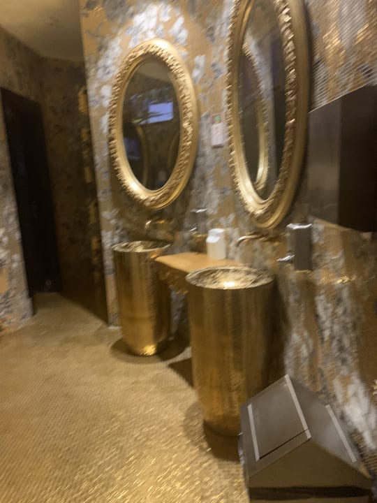 Sonstiges Azura Deluxe Resort & Spa Hotel