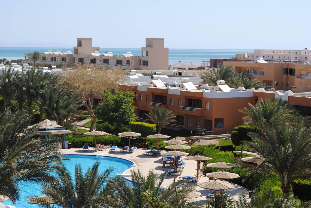 Von oben Blick zum Pool Golden Beach Resort