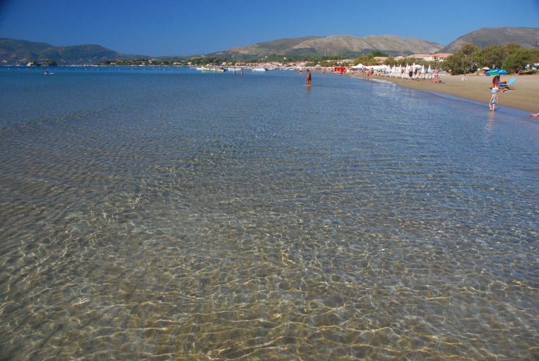 Plaza przed hotelem Domes Aulūs Zante, Autograph Collection
