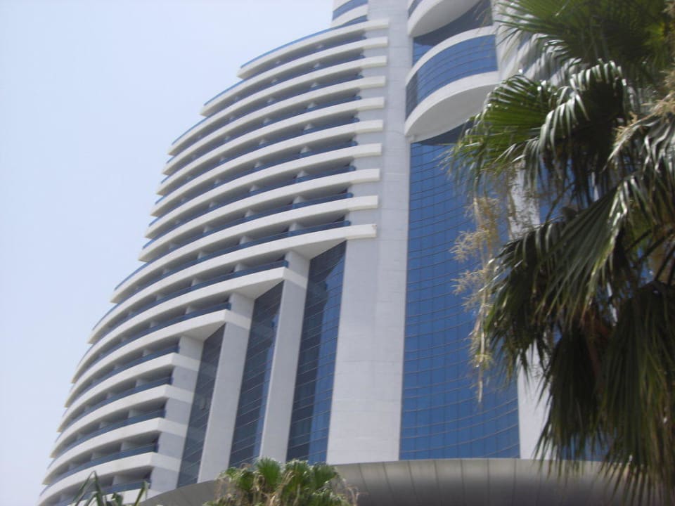 Außenansicht links Hotel Le Meridien Al Aqah Beach Resort