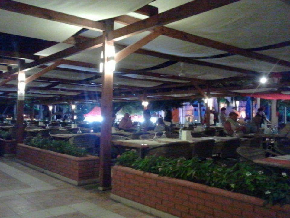 Wir haben immer im Außenbereich gegessen! Ulusoy Kemer Holiday Club