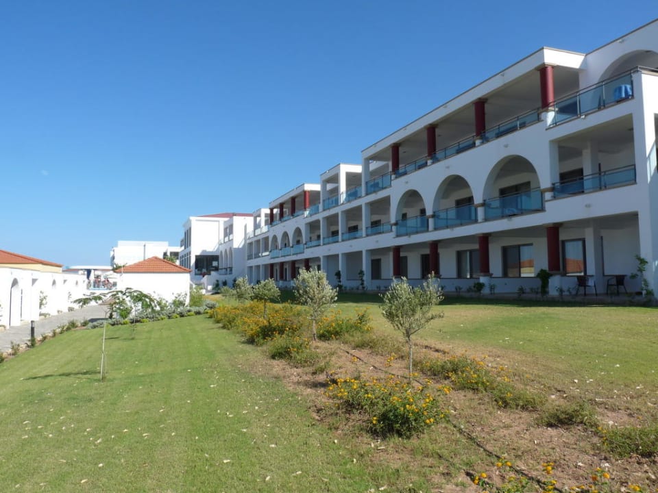 Schön angelegte Hotelanlage KRESTEN ROYAL Euphoria Resort