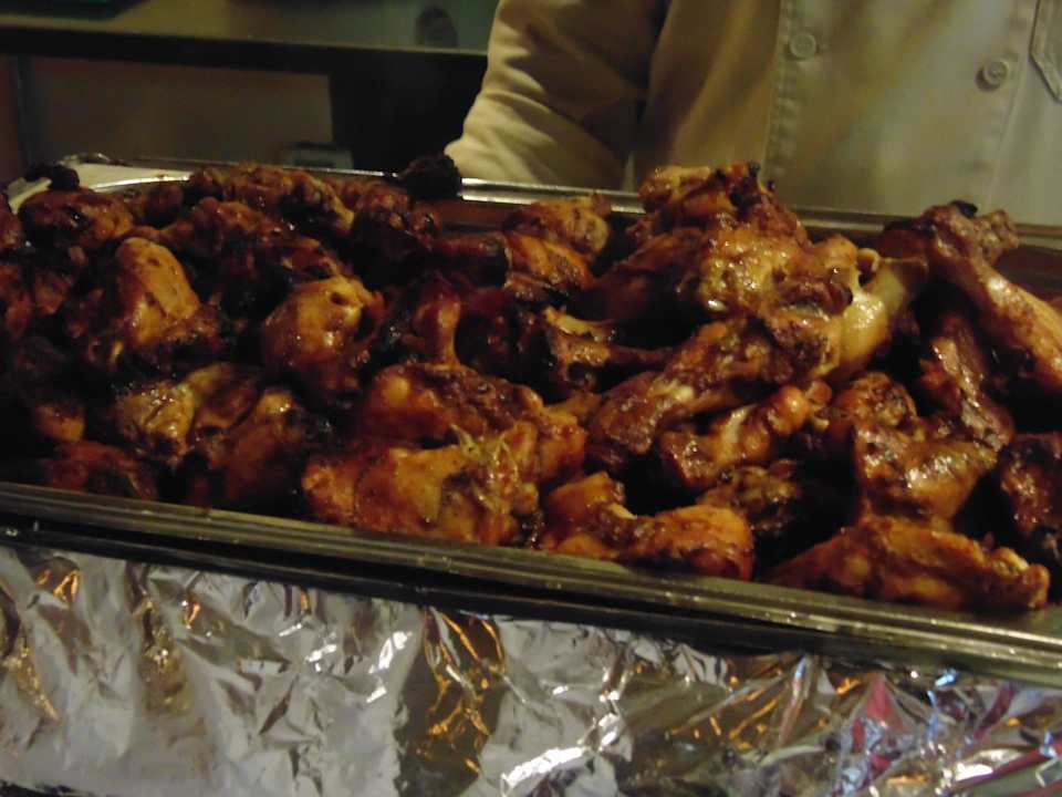 Gegrillte Hähnchenflügel und Keulen Pickalbatros Alf Leila Wa Leila Resort - Neverland Hurghada