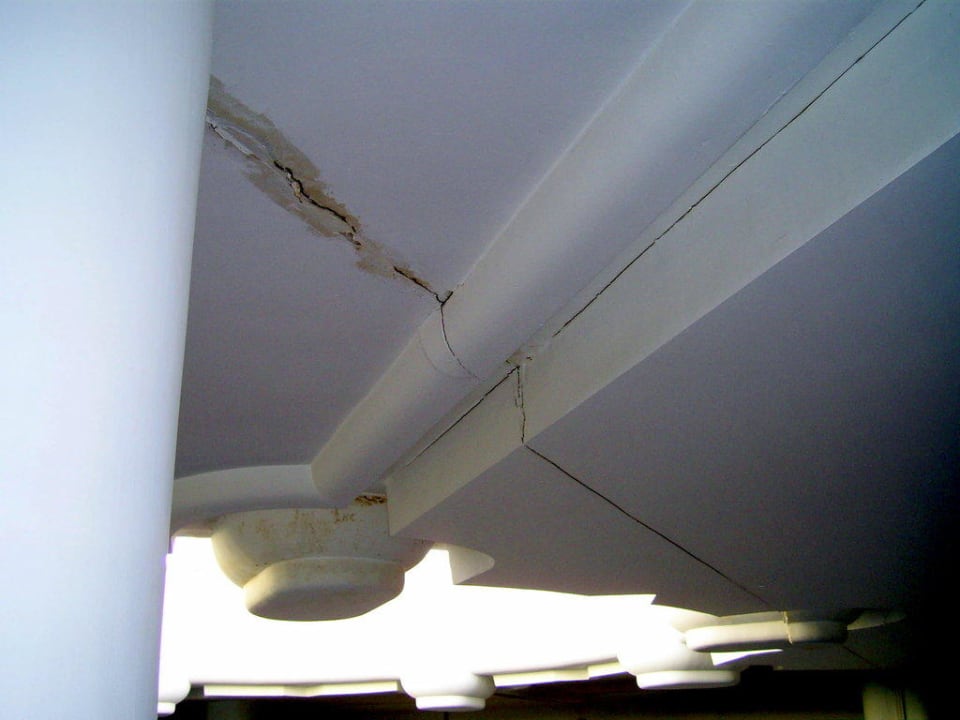 Deckenriss an der Kuppel Hotel El Mouradi Skanes Beach