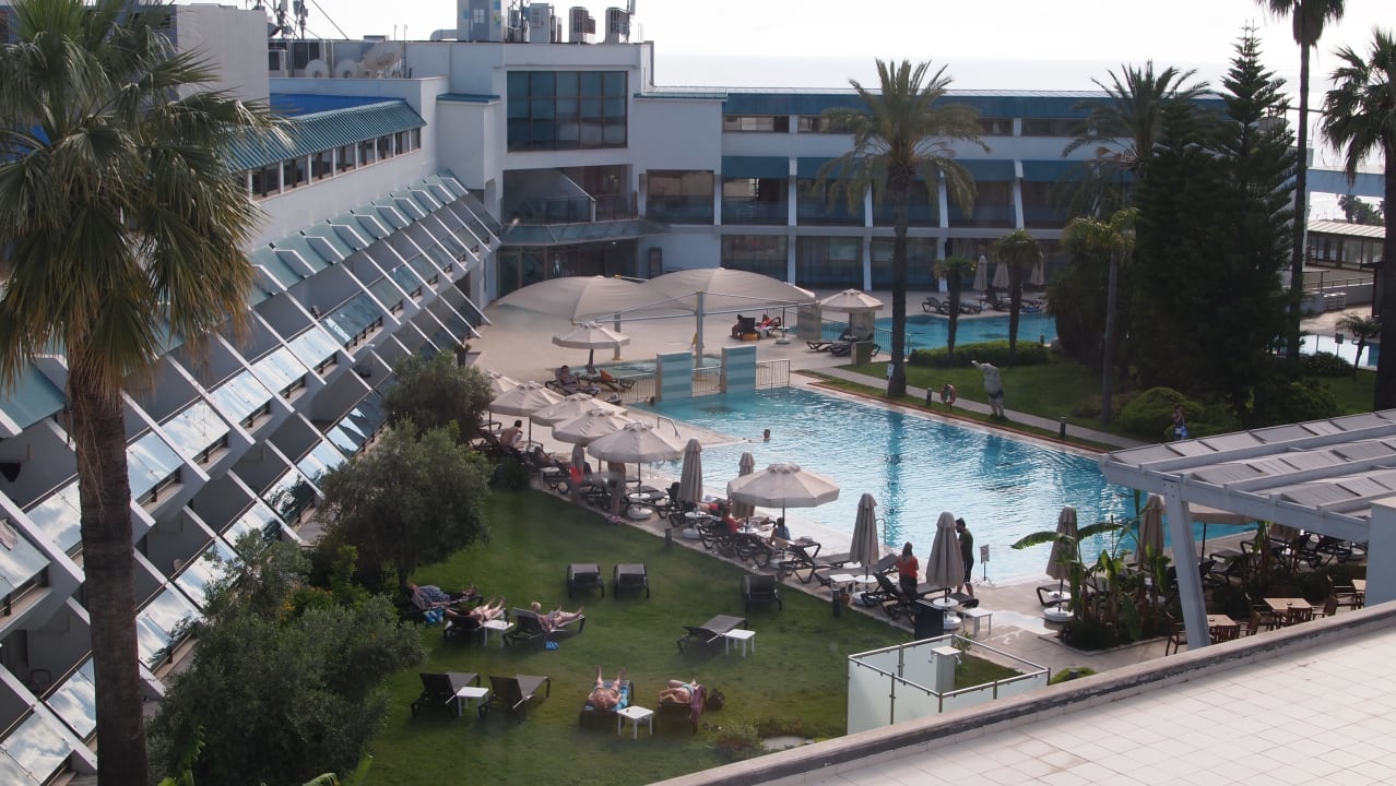 Pool Side Star Elegance