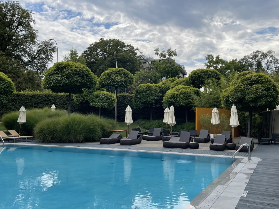 Pool InterContinental Genève by IHG
