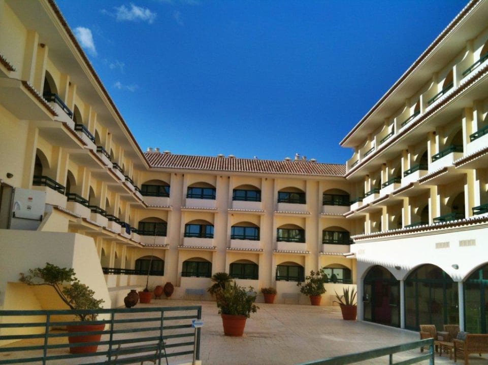 Innenhof vom Pool aus Hotel Mirachoro Carvoeiro