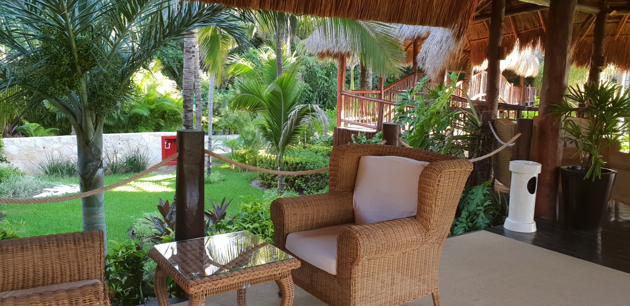 Lobby Akumal Bay Beach & Wellness Resort