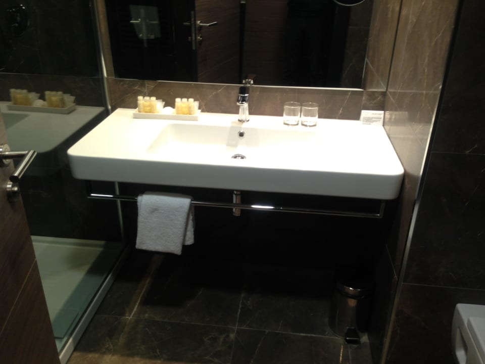 Bathroom Radisson Blu Plaza Hotel Ljubljana