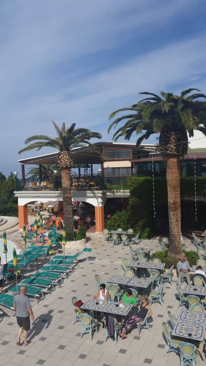 Viele Plätze rund um die Bar Aldiana Club Rocca Nettuno Calabria