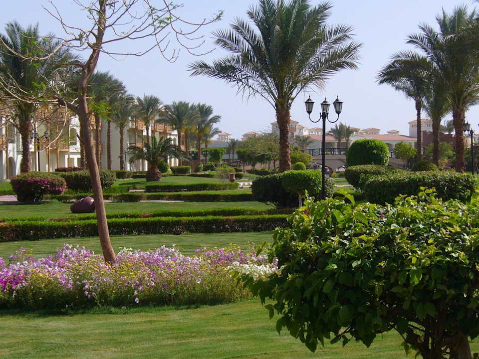 Weitläufige Gartenanlage Pickalbatros Dana Beach Resort - Hurghada