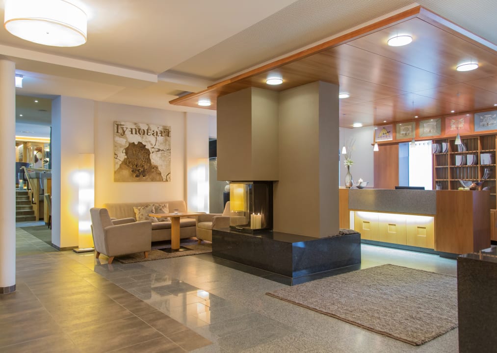 Lobby Hotel Vier Jahreszeiten