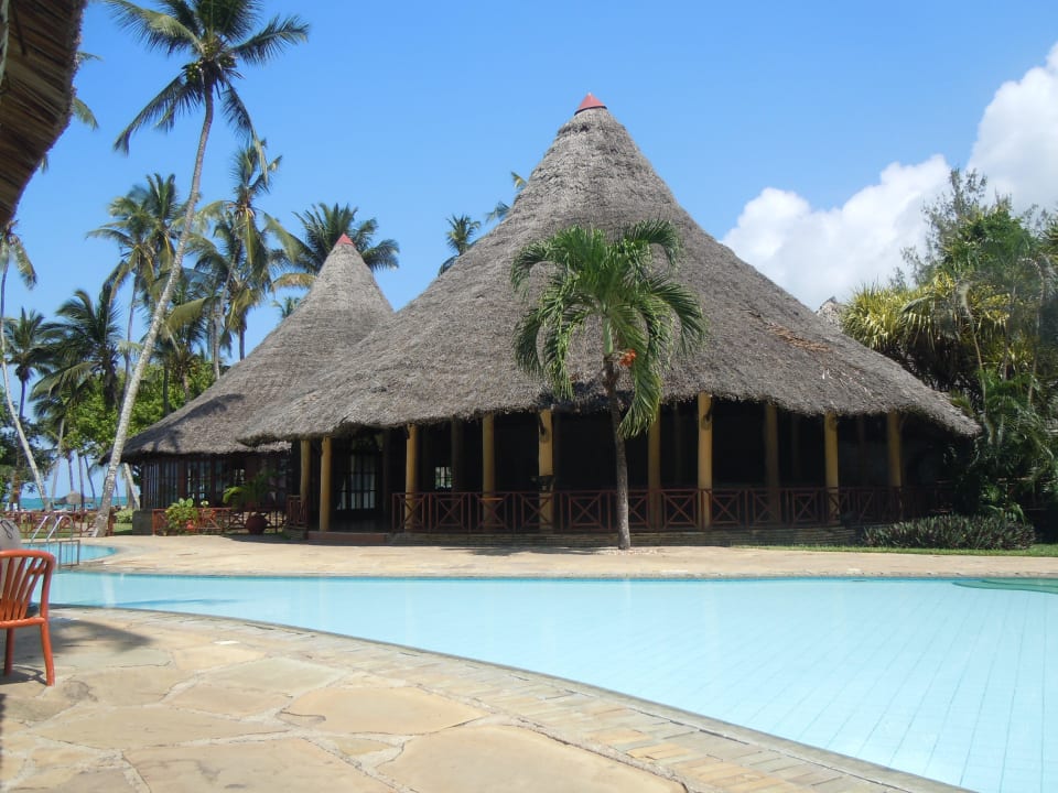 Vom Pool Blick auf eine Bar Neptune Village Beach Resort & Spa