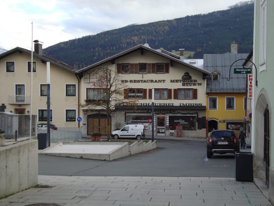 Das Haus vom Stadtplatz aus gesehen. Apartment Ladinger