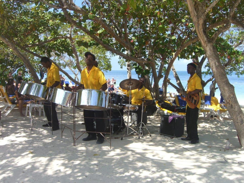 Steel Band am Strand Iberostar Waves Rose Hall Beach
