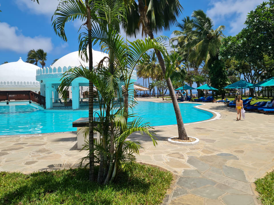 Pool Hotel Southern Palms Beach Resort