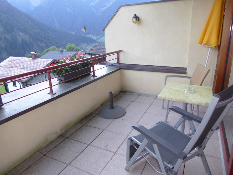Grosser Balkon mit Liegestuhl BergSpa & Hotel Zamangspitze