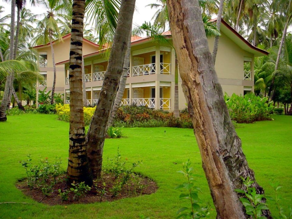 Eines der vielen Hotelgebäude vom Carabela Vista Sol Punta Cana