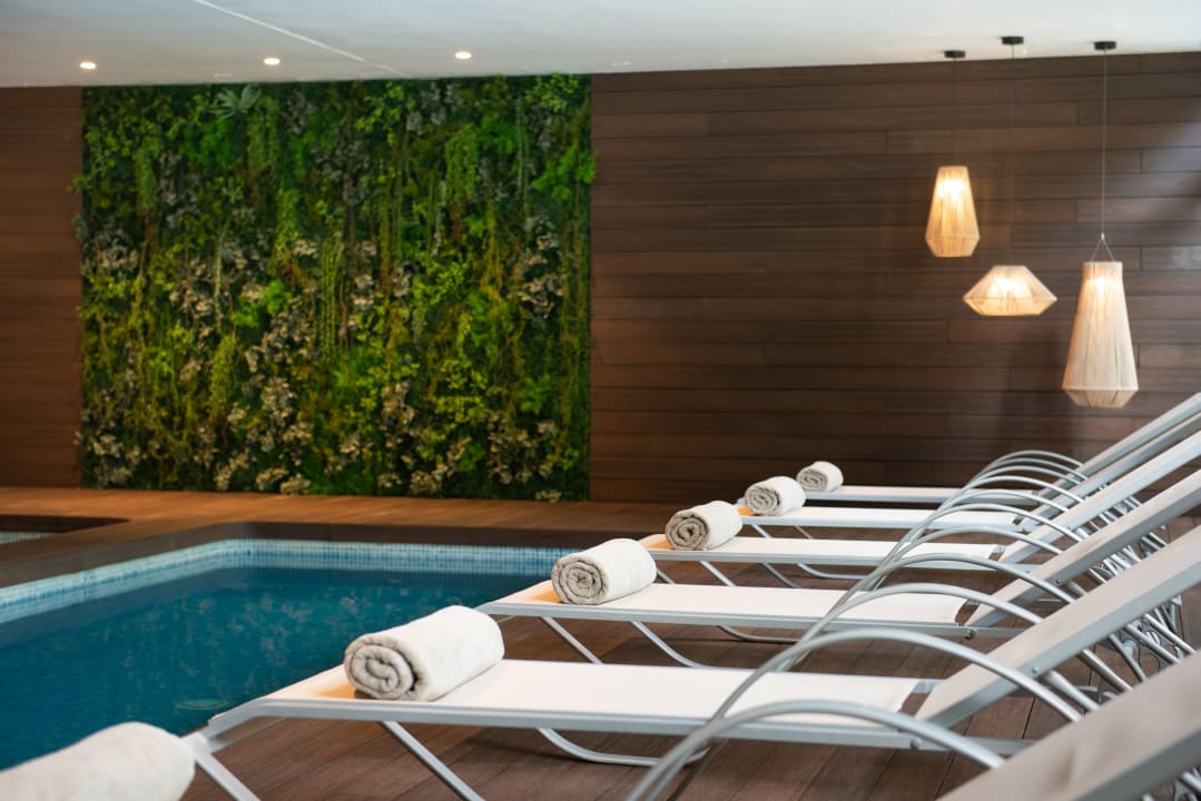 Pool Valentin Reina Paguera