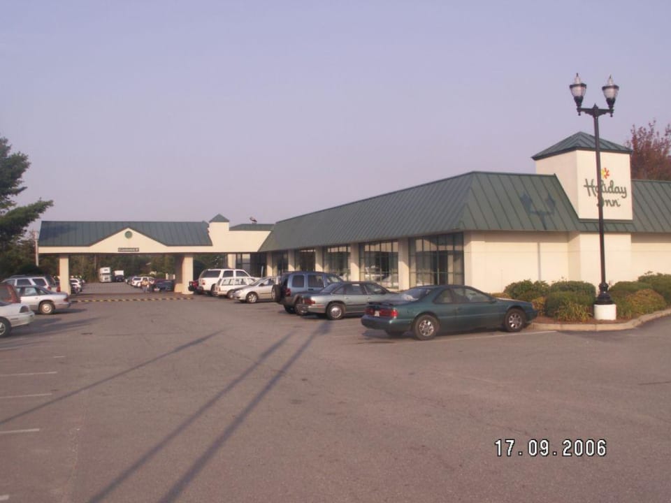 Einfahrt zum Hotel RAMADA Hotel Ellsworth