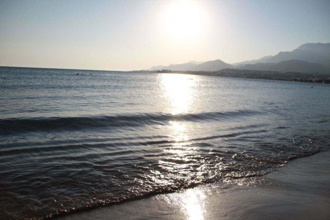 Sonnenuntergang am Hotelstrand Atlantica Mikri Poli Crete