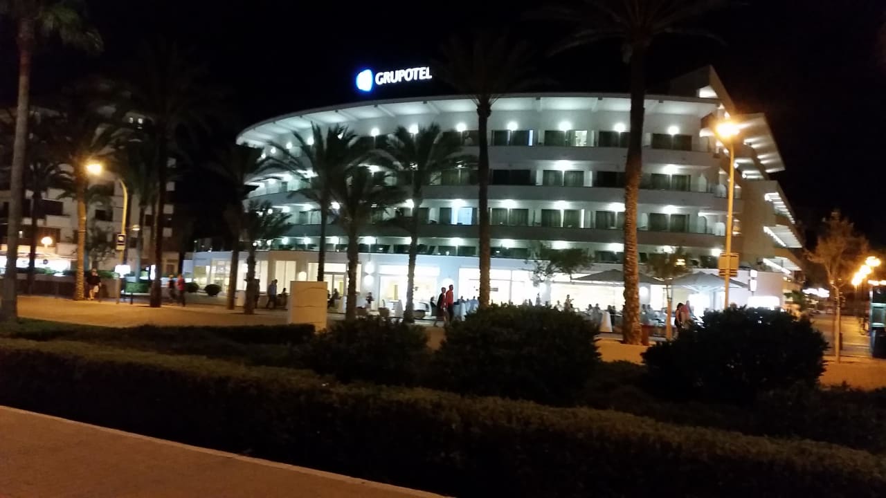 Bei Nacht Grupotel Acapulco Playa - Adults Only