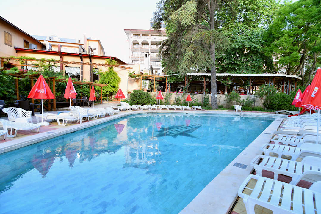 Pool Hotel Estreya Residence
