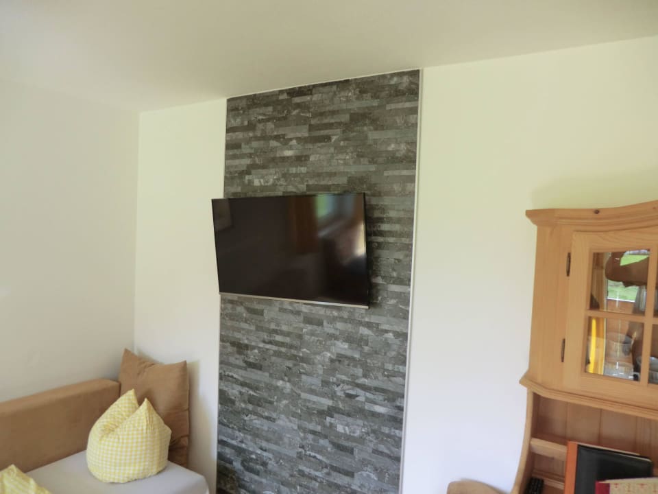 Wohnzimmer mit Flat-TV Hotel Studlerhof