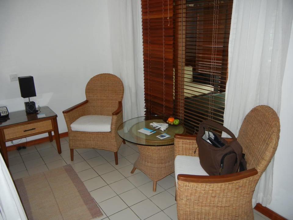 Sitzgruppe im Zimmer Kuramathi Maldives