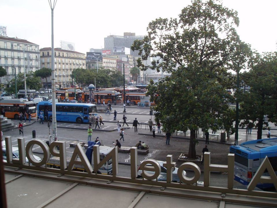 Zimmerausblicke UNAHOTELS Napoli