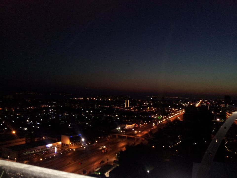 Istanbul bei Nacht Titanic Business Kartal