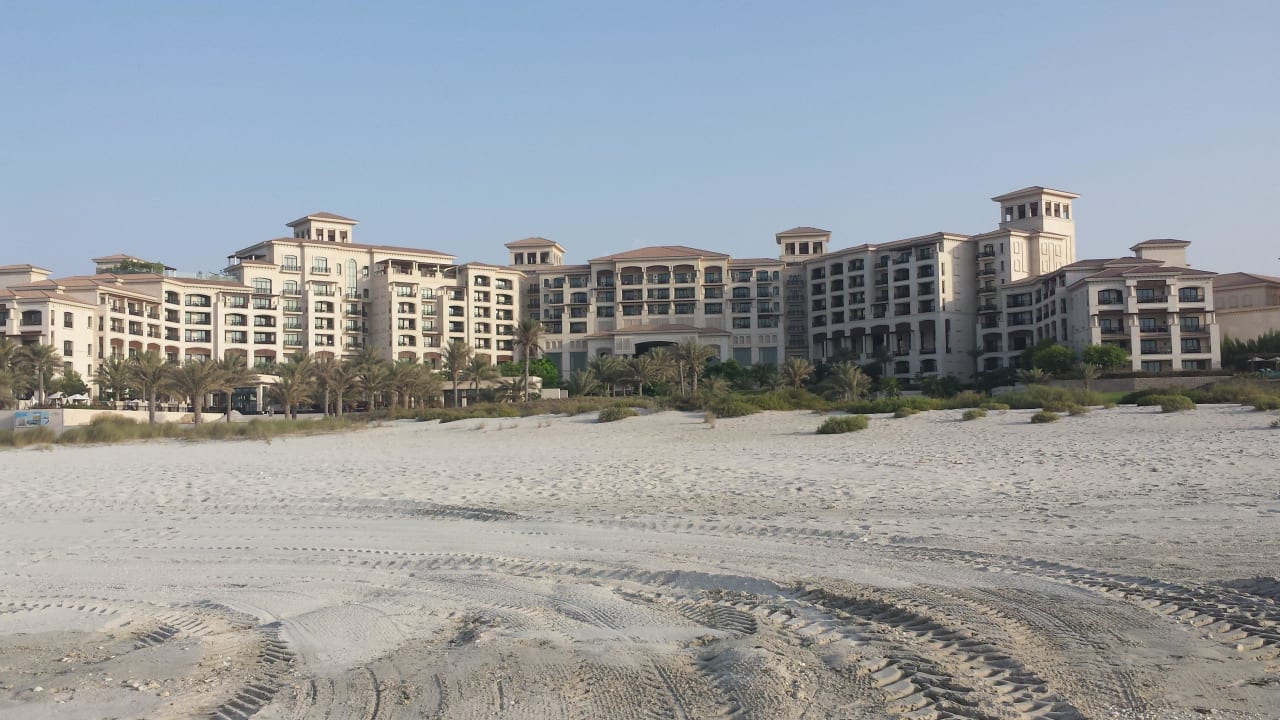 Außenansicht vom Strand The St. Regis Saadiyat Island Resort, Abu Dhabi