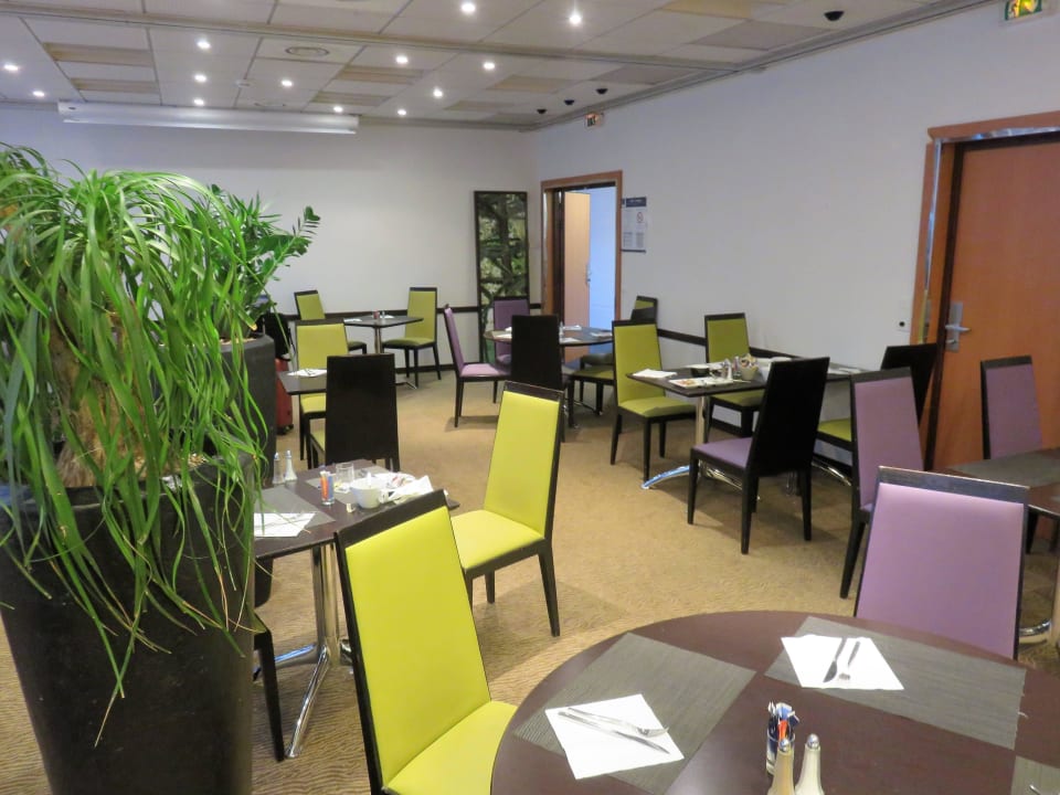 Sititzungszimmer zum Restaurant umfunktioniert Hotel Novotel Genève Aéroport France