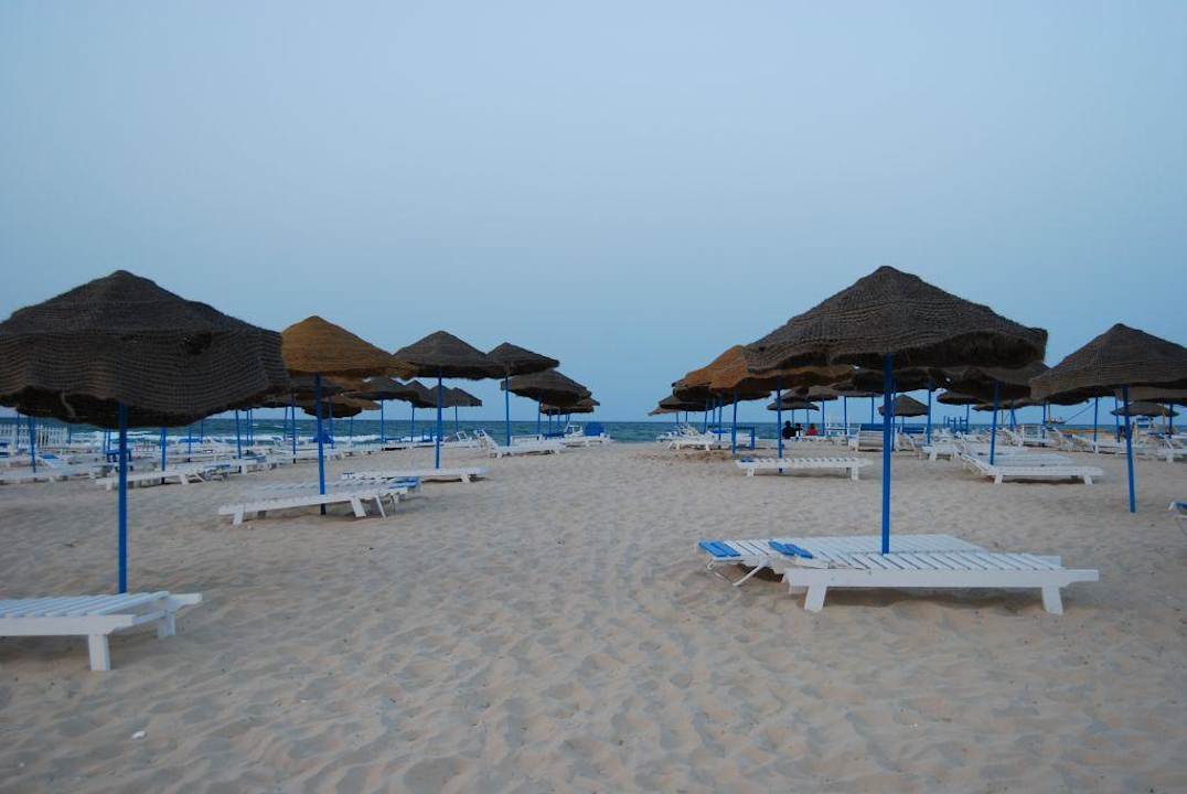 I zostały już tylko ślady stóp na piasku Novostar Royal Beach