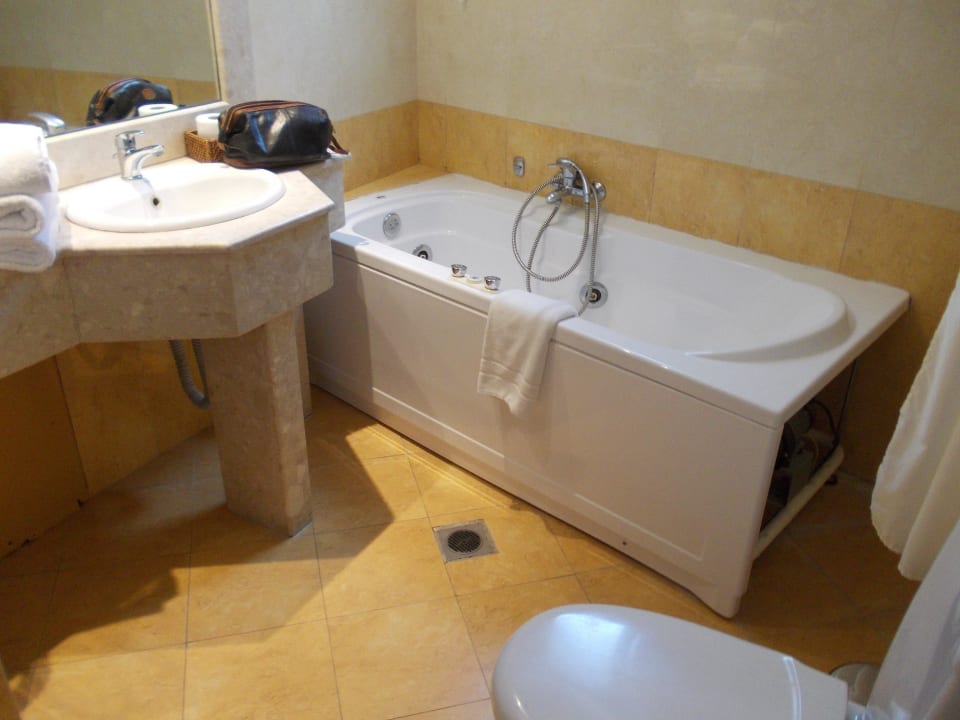 Badezimmer Zimmer 148 Ithea Suites Hotel