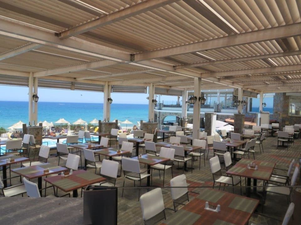 Außenterrasse des Restaurantes  Alexander Beach Hotel & Village Resort