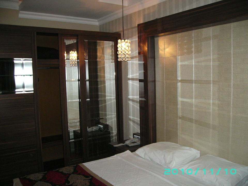 Bett & Schrank Tac Premier Hotel & Spa