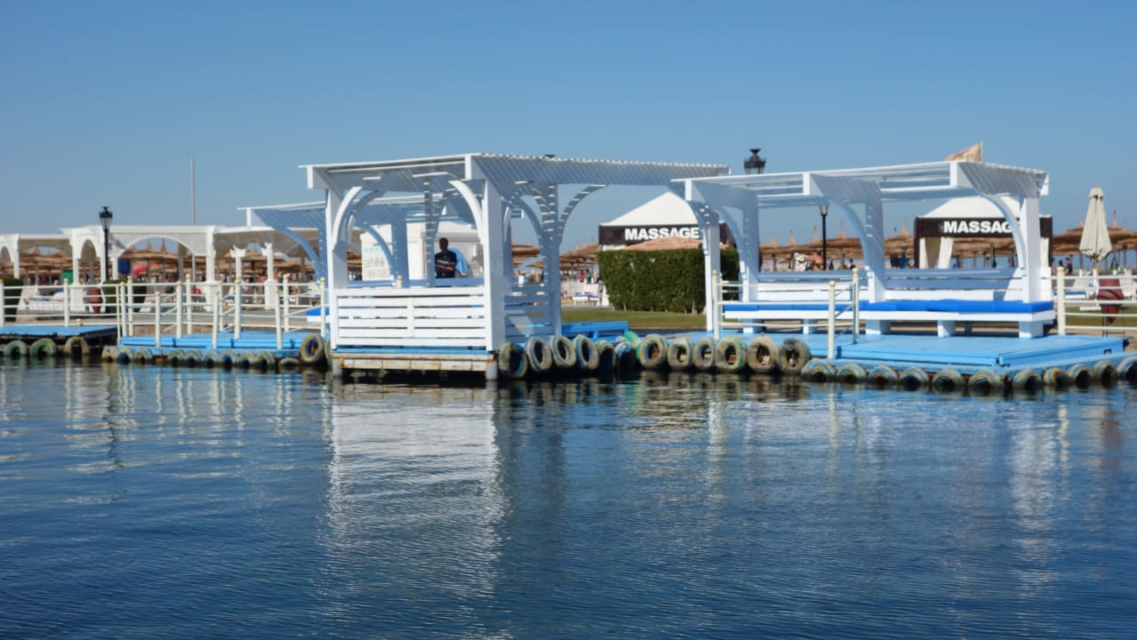 Aanlegsteiger in lagune Pickalbatros Dana Beach Resort - Hurghada