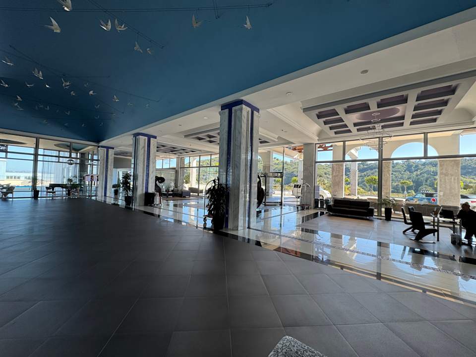 Lobby Atrium Platinum Luxury Resort Hotel & Spa