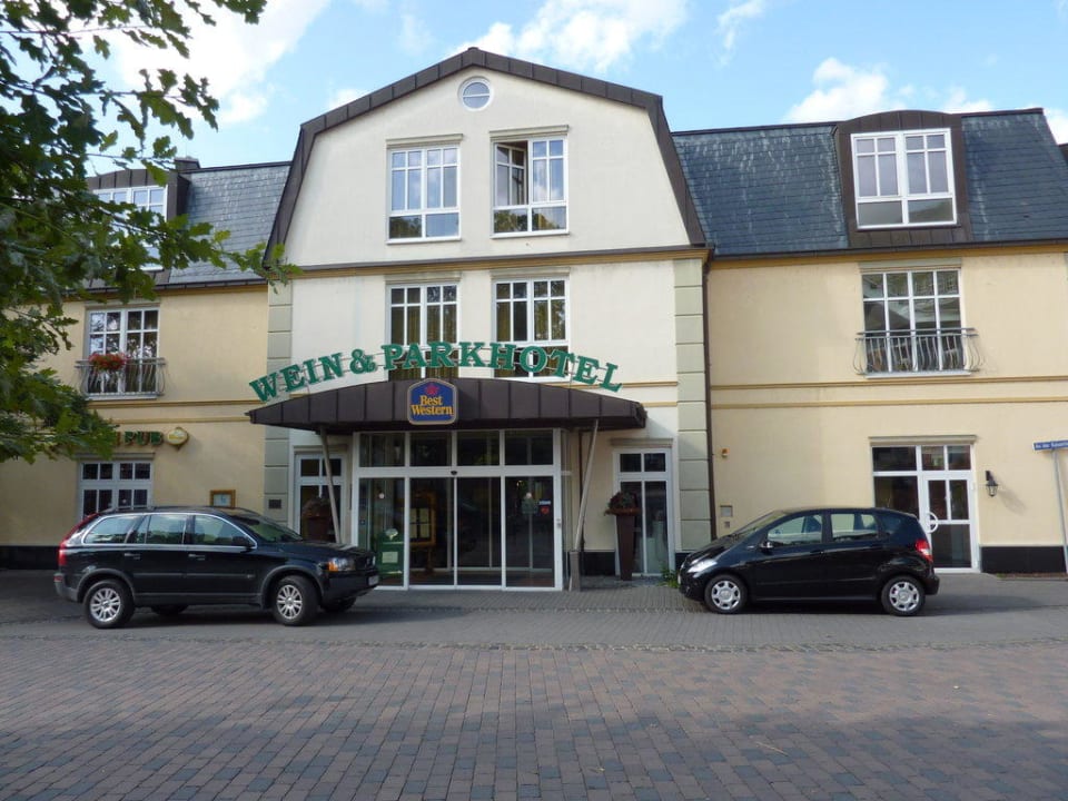 Eingang des Hotels Best Western Wein- & Parkhotel Nierstein