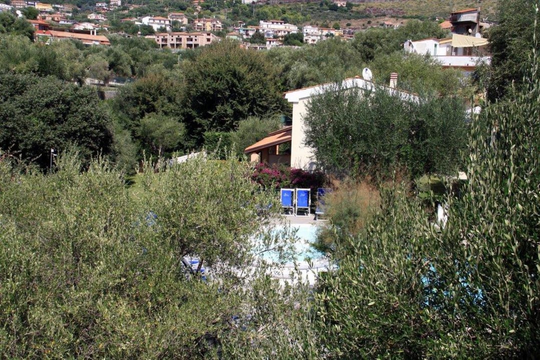 Blick vom Balkon auf den Pool Villa Torre delle Viole