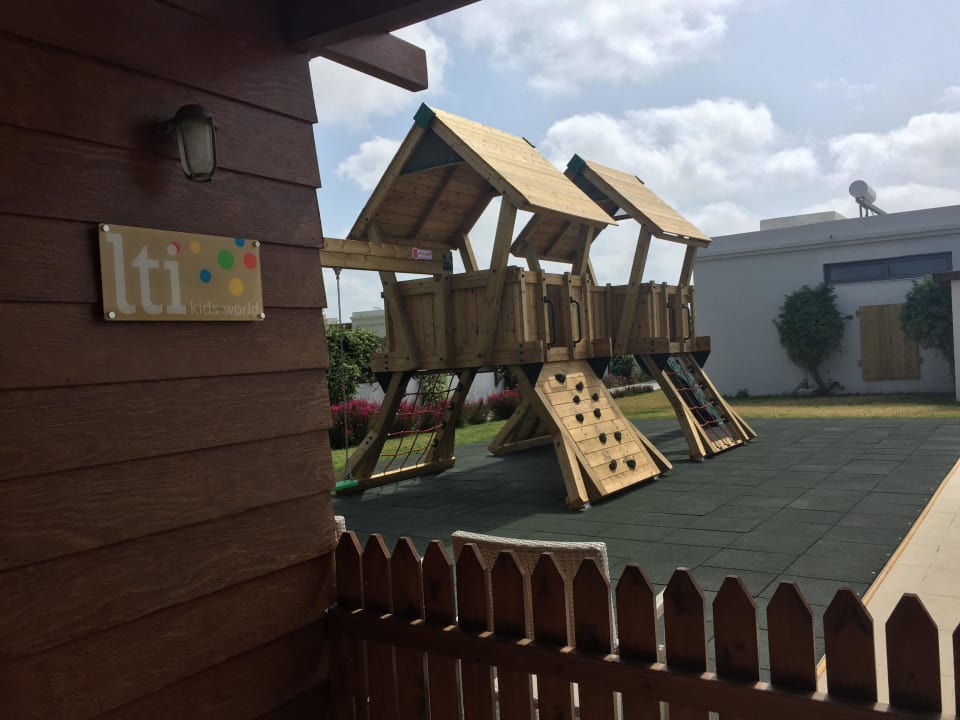 Spielplatz  Asterias Beach Resort