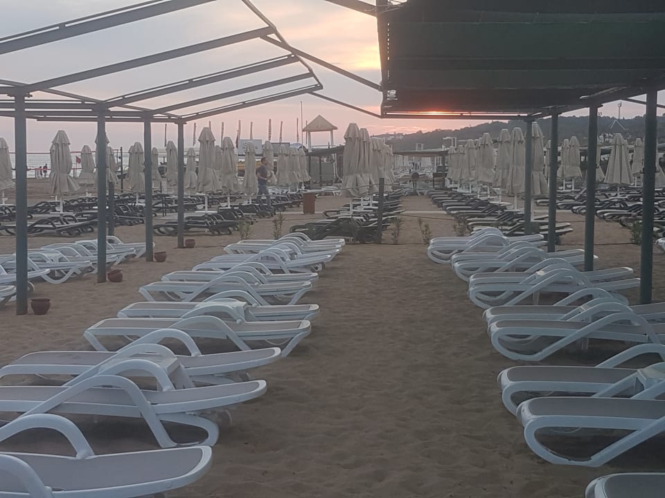 Strand Side Breeze Hotel
