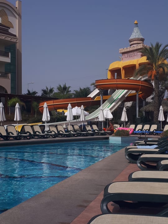 Pool Well Palace Side