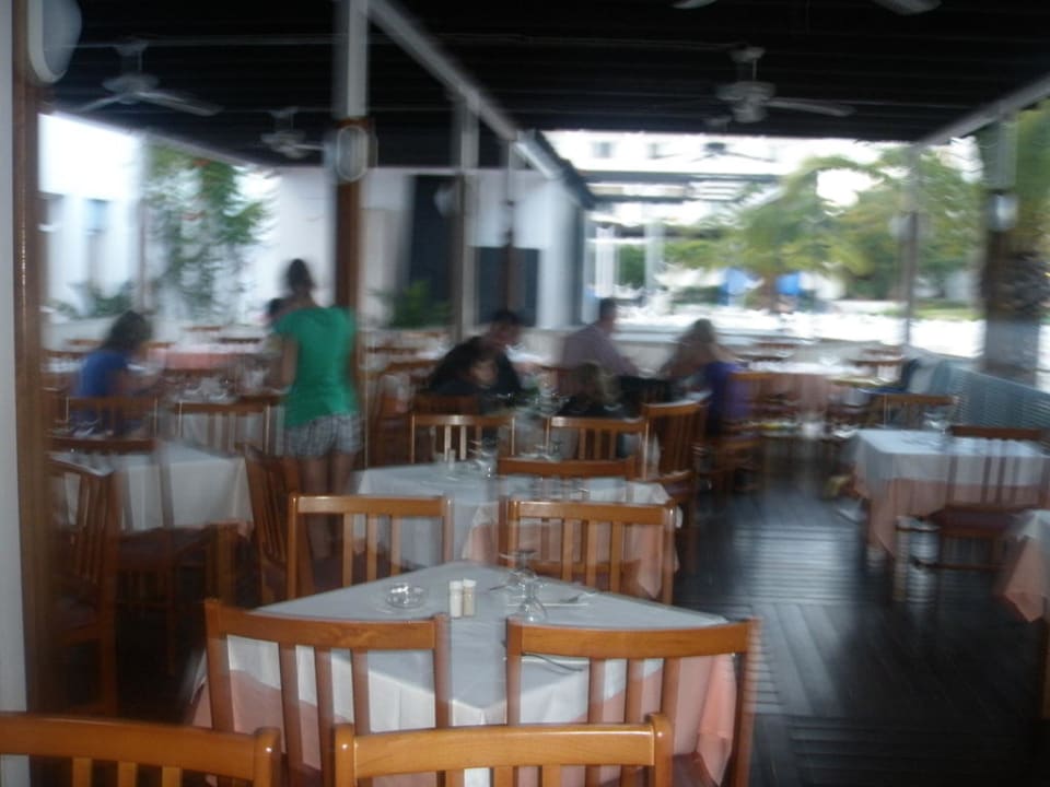 Außenterrasse des Hauptrestaurants Grand Palladium White Island Resort & Spa